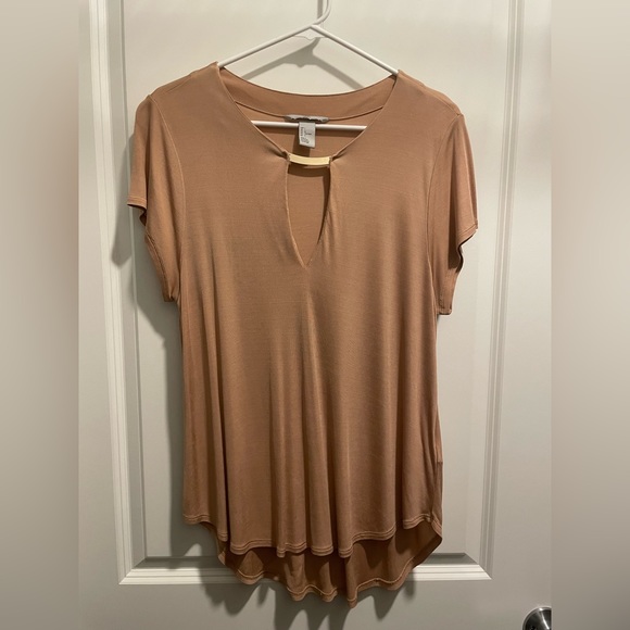 H&M Tops - H&M Women’s Top. Tan. Size Large.
